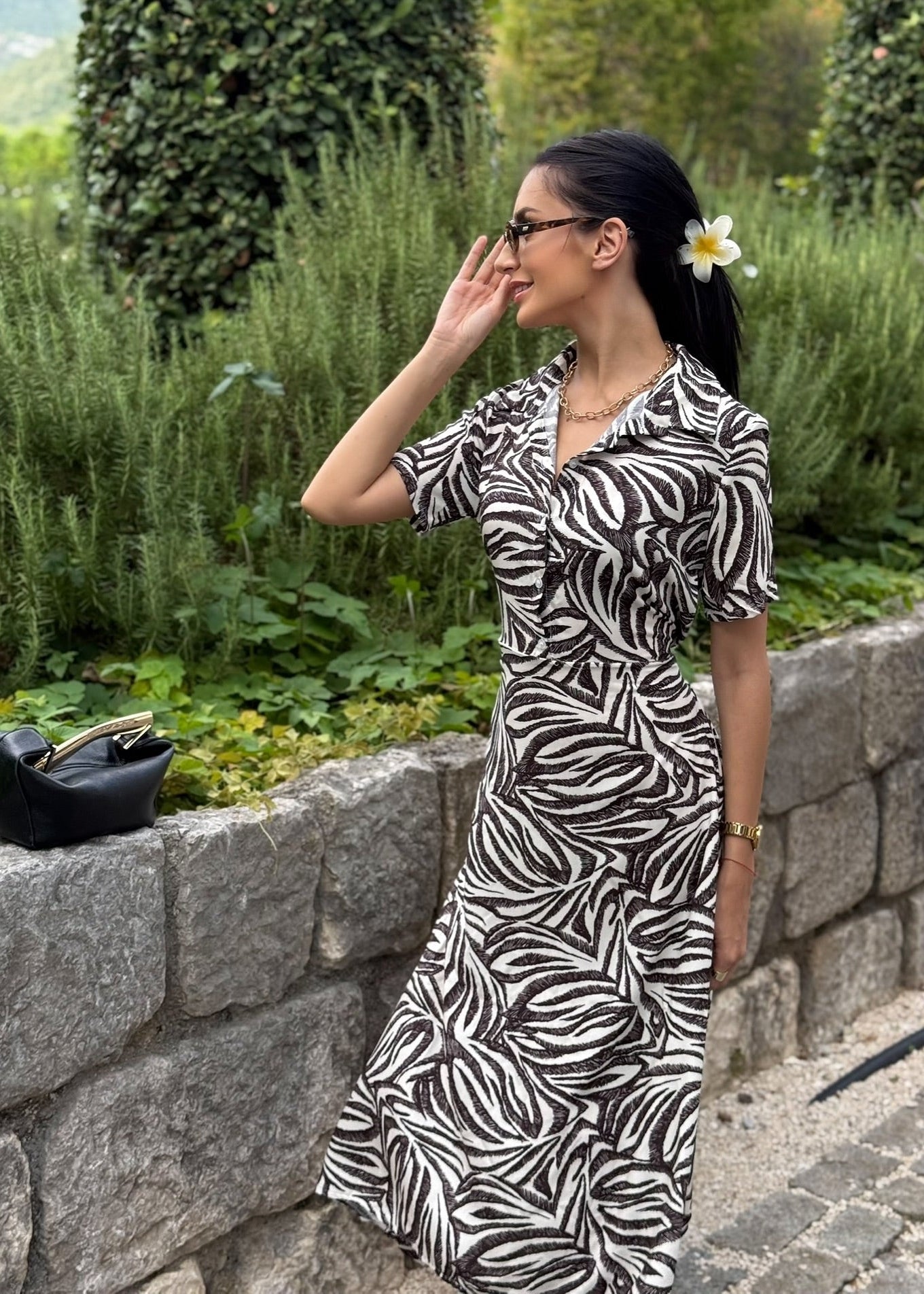 Haljina Isa – Ženska midi haljina od viskoza sa zebra uzorkom i V izrezom