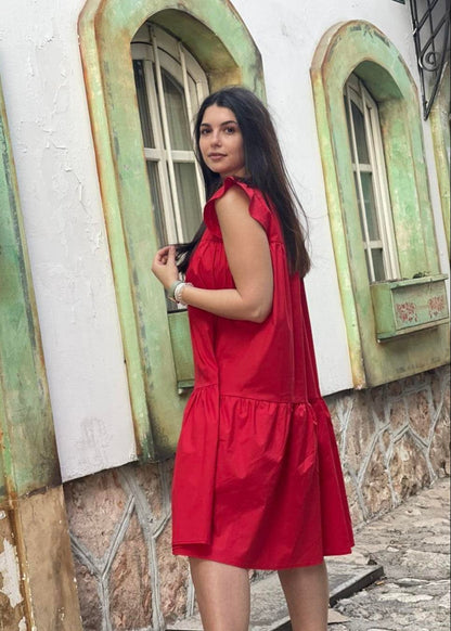 Haljina Diva s volanom u  crvenoj boji, midi dužina, lepršavi rukavi i A-kroj- ALLURE