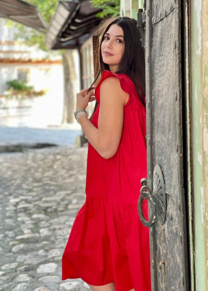 Haljina Diva s volanom u  crvenoj boji, midi dužina, lepršavi rukavi i A-kroj- ALLURE