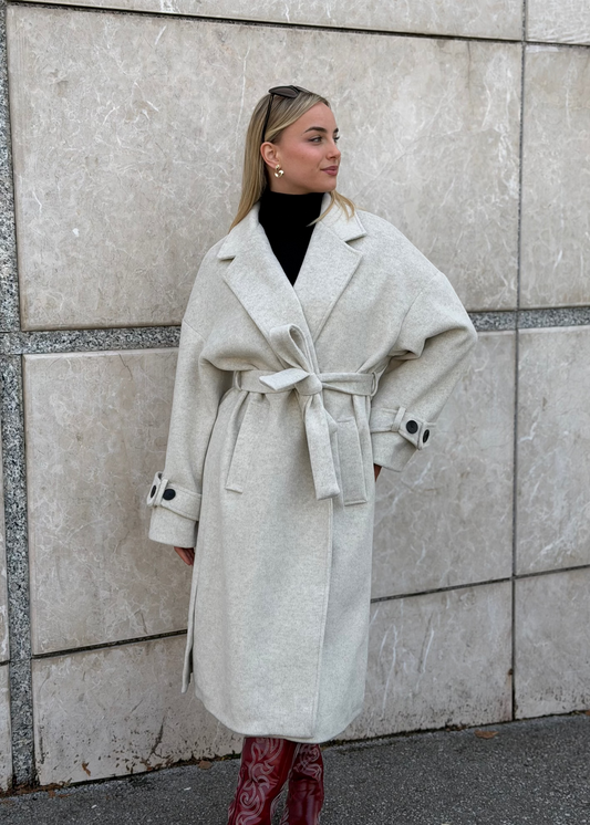 Predimenzionirani kaput – moderan opušteni kroj za ležernu eleganciju 