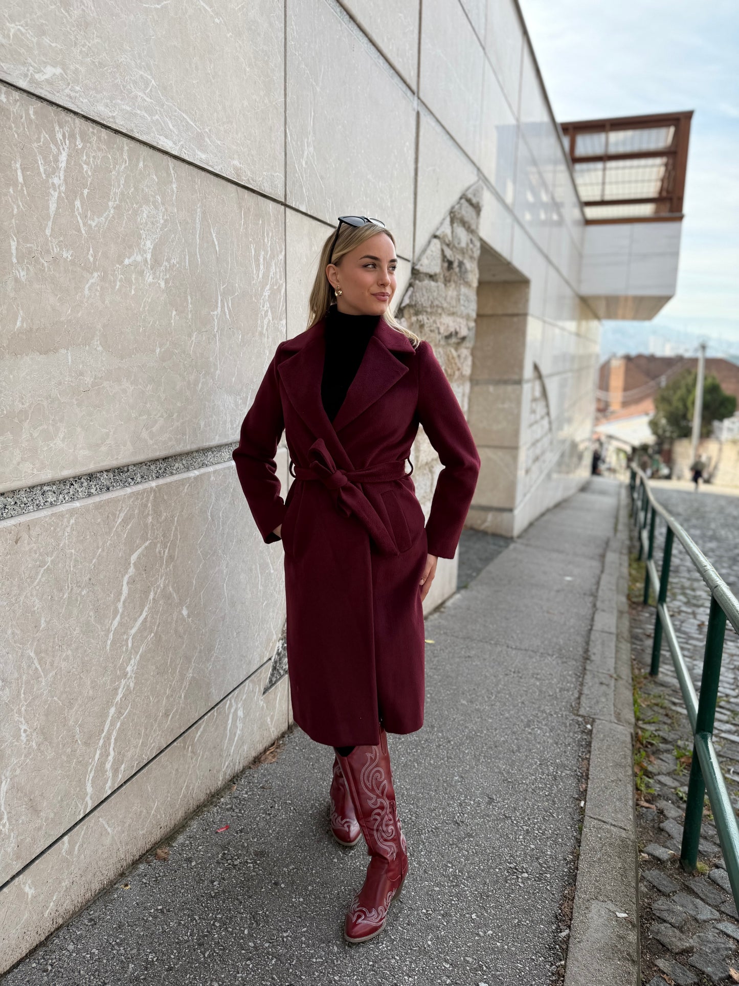 Uski kaput do prsluka – elegantan krojen dizajn za bezvremensku sofisticiranost 