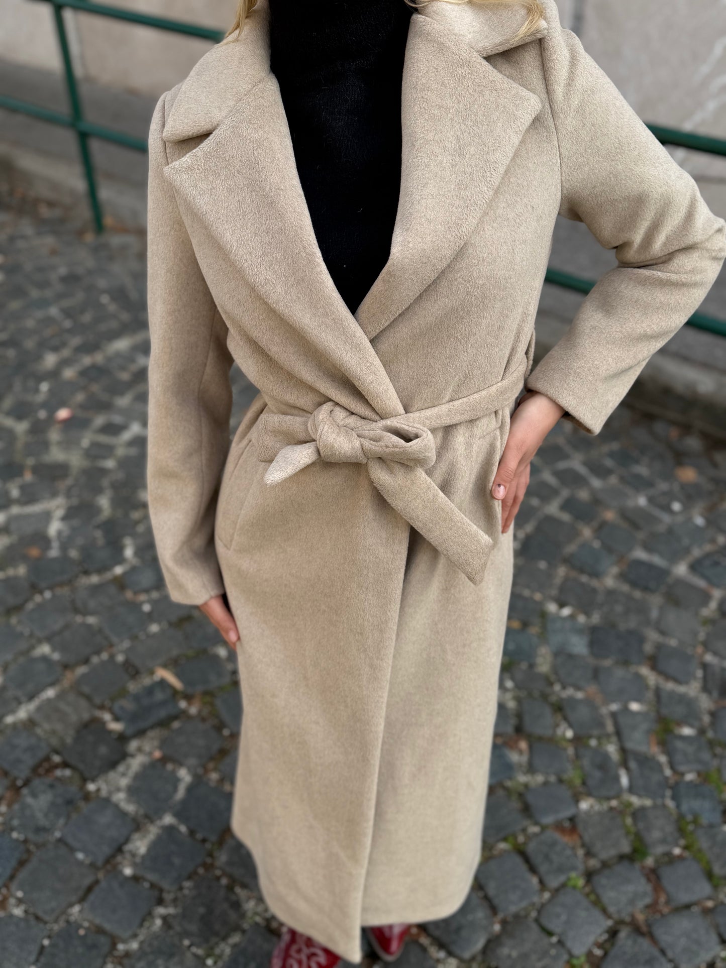 Uski kaput do prsluka – elegantan krojen dizajn za bezvremensku sofisticiranost 