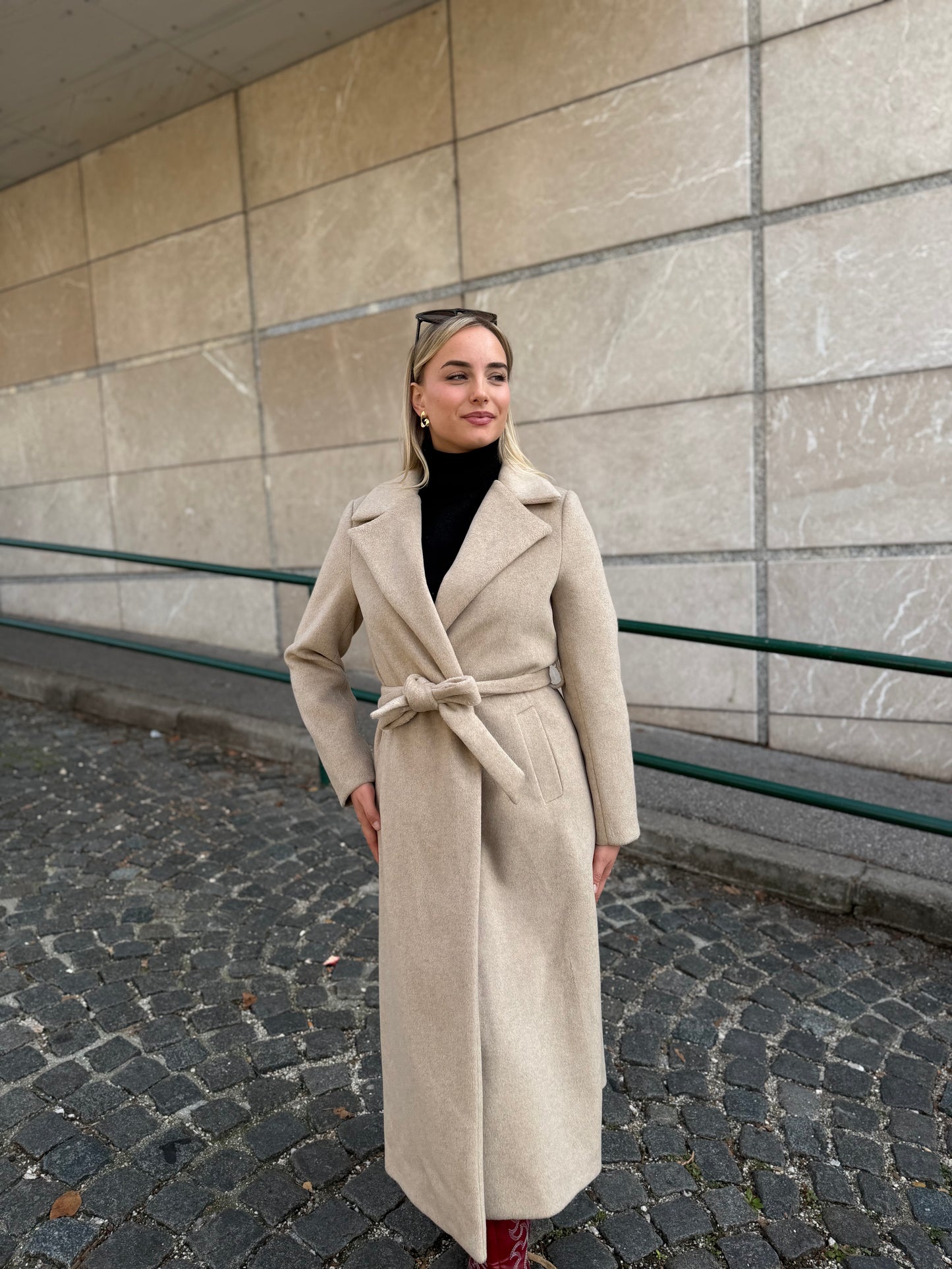 Uski kaput do prsluka – elegantan krojen dizajn za bezvremensku sofisticiranost 