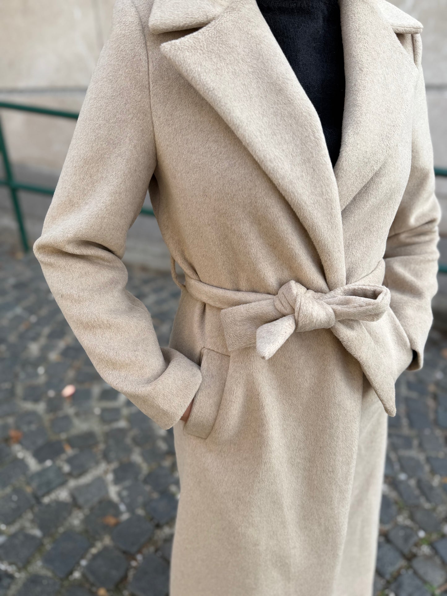 Uski kaput do prsluka – elegantan krojen dizajn za bezvremensku sofisticiranost 