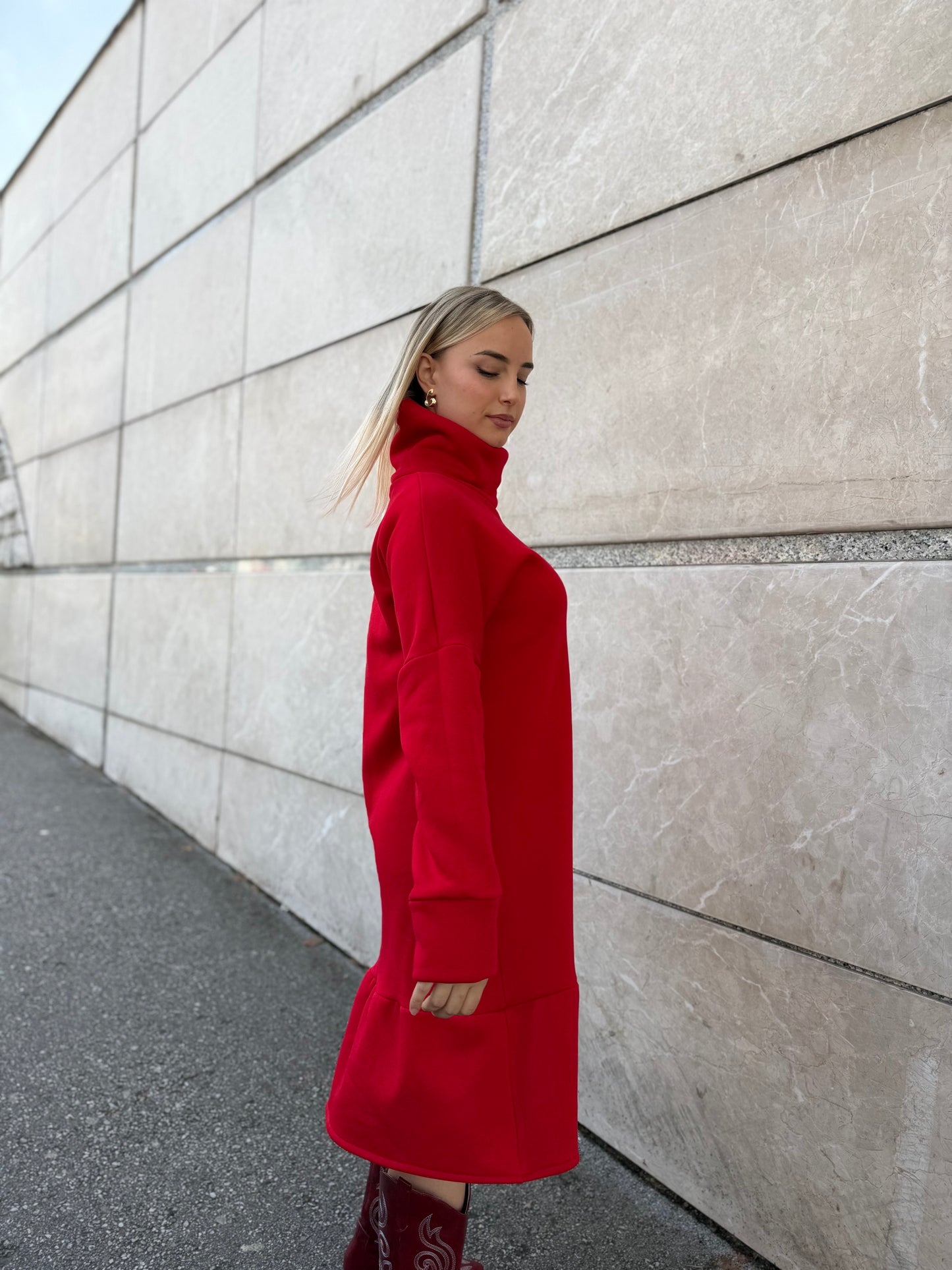 Crvena pamučna haljina Demy – 90% pamuk, 10% elastan, elegantni rastezljivi kroj 