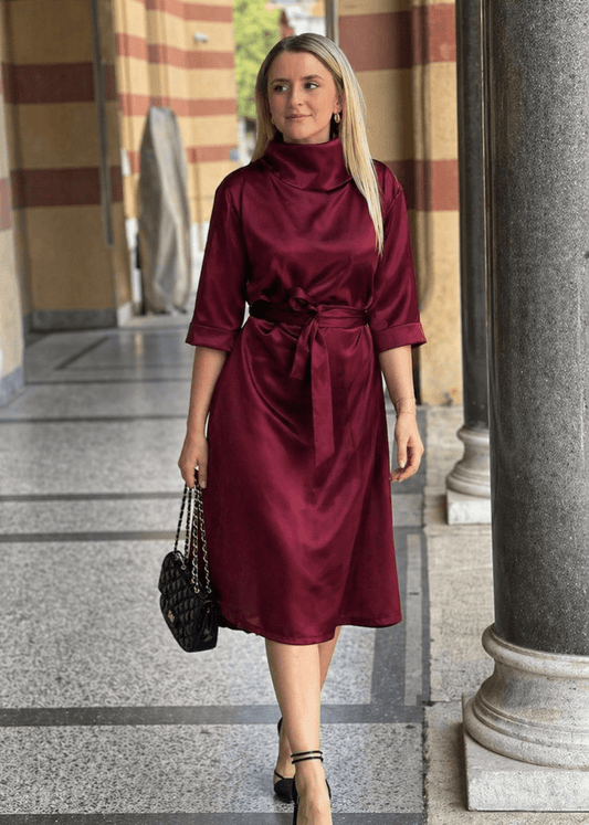 Revija saten midi haljina – elegantna i ženstvena - ALLURE
