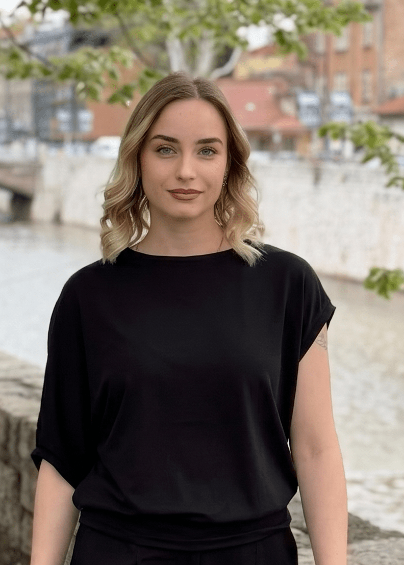 Asimetrične majice Sandra - ALLURE