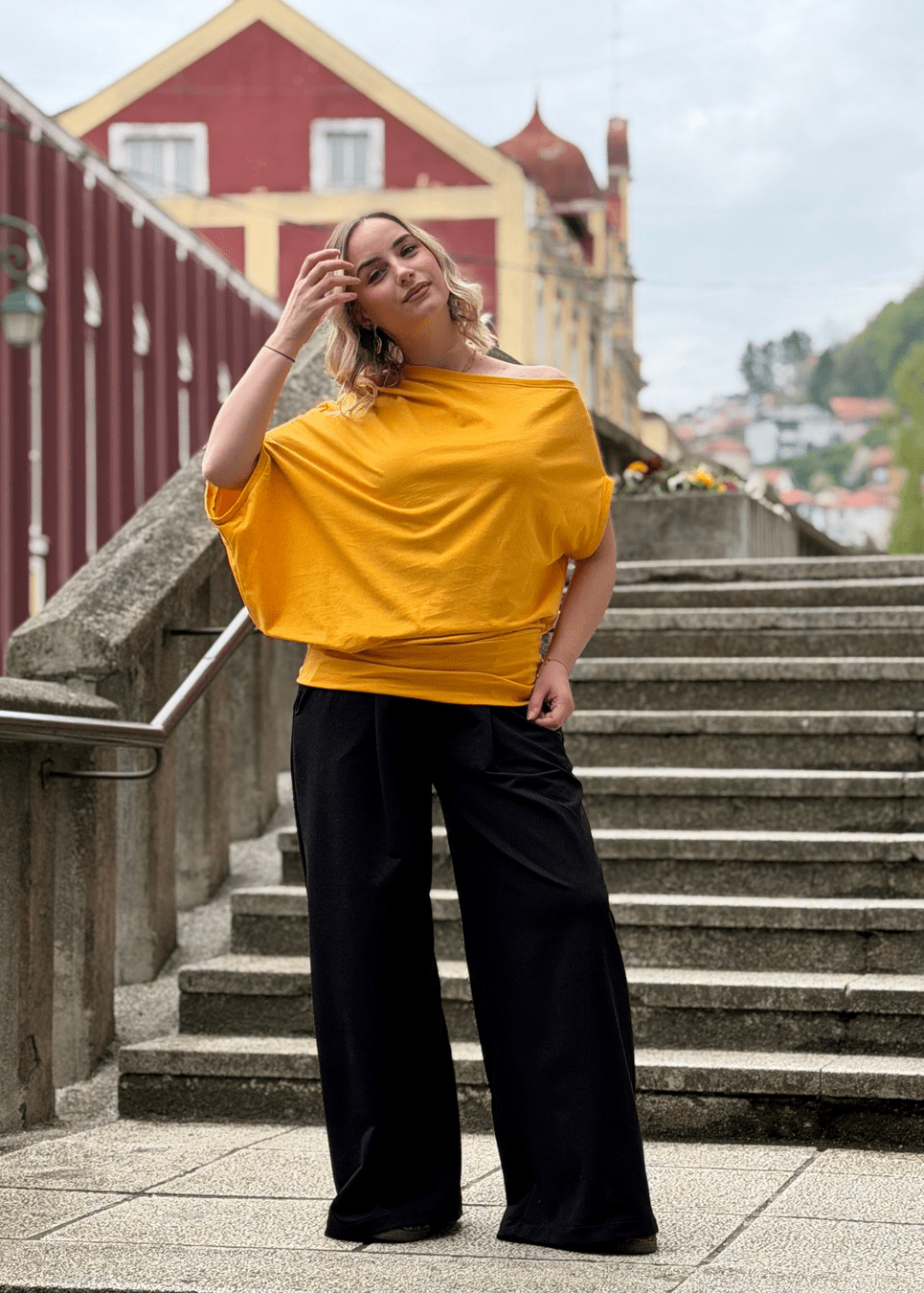 Asimetrične majice Sandra - ALLURE