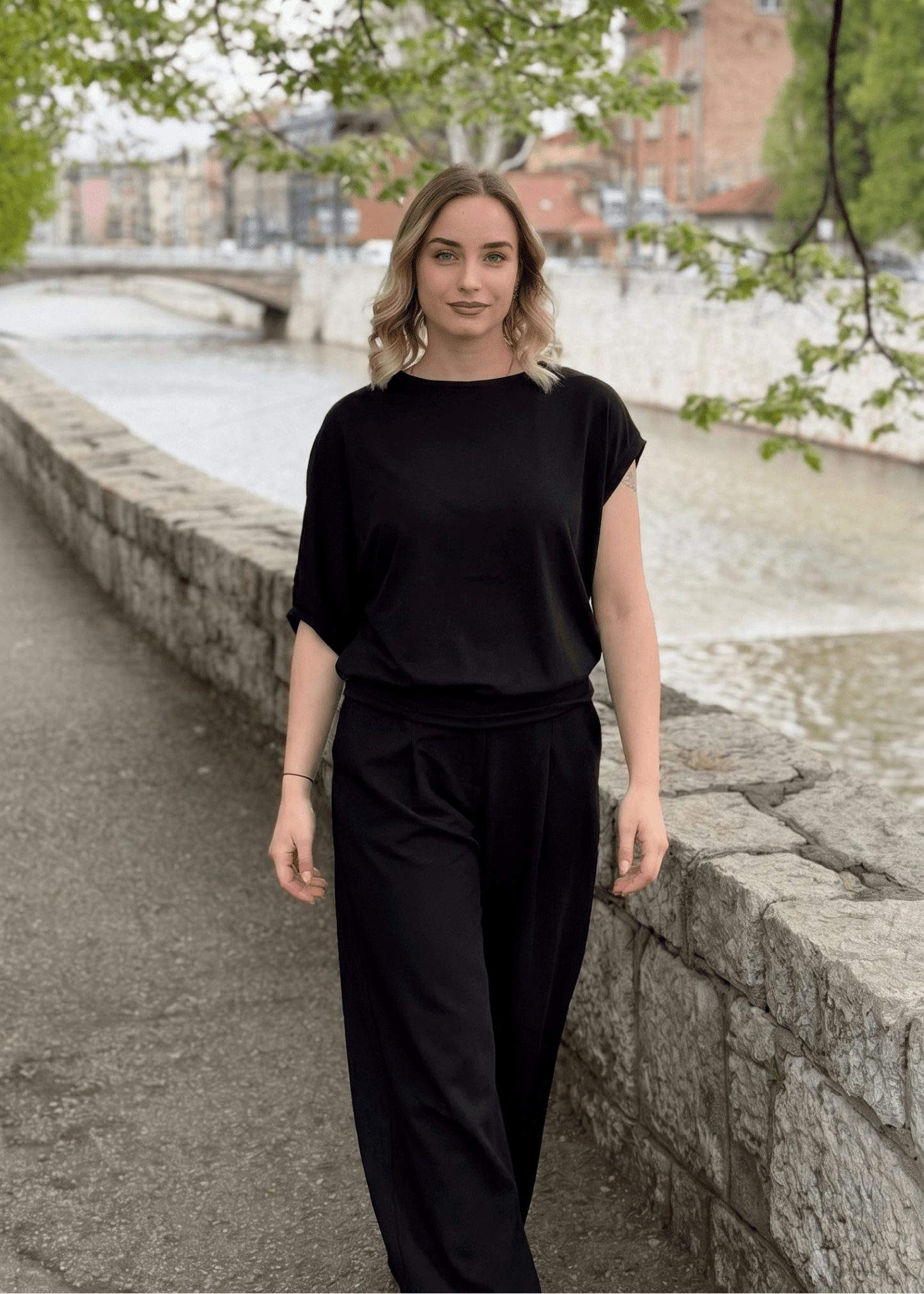Asimetrične majice Sandra - ALLURE