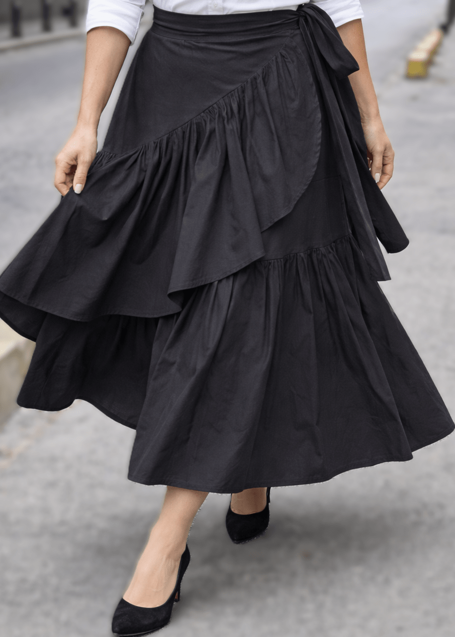 Crna midi suknja Alma s volanima i vezanjem - ALLURE