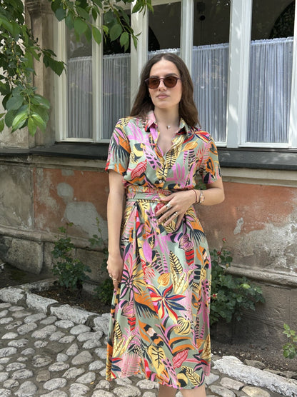 Haljina Isa – Ženska midi haljina s tropskim uzorkom i remenom