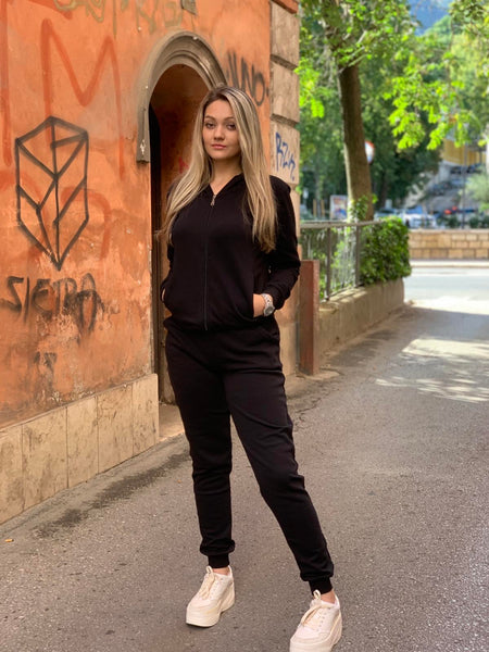 Tracksuit with the zipper