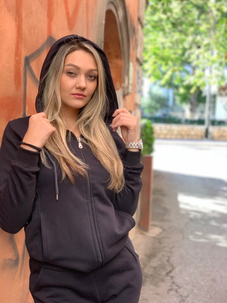 Tracksuit with the zipper